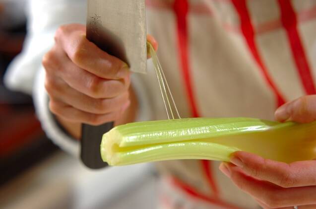 セロリグラッセの作り方の手順1