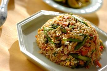 グリーンアスパラとベーコンの卵チャーハン