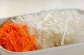 定番！大根とニンジンの酢の物の下準備1