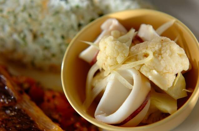 カリフラワーとイカのマリネ