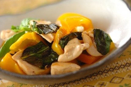 鶏むね肉とパプリカのバジル炒め