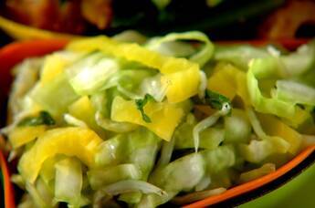 キャベツとたくあんのもみサラダ