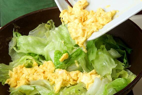 レタスの卵炒めの作り方の手順5