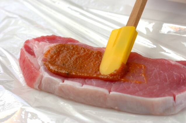 奥深い辛さ豚肉の七味みそ焼きの作り方の手順2