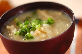 大根と油揚げの白みそ汁
