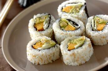アボカドとエビの裏巻き寿司