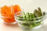 アスパラとニンジンの酢みそがけの下準備1