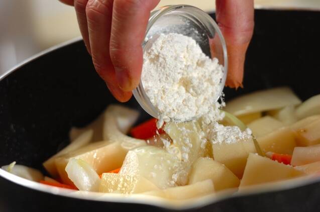 クリームシチューの作り方の手順4