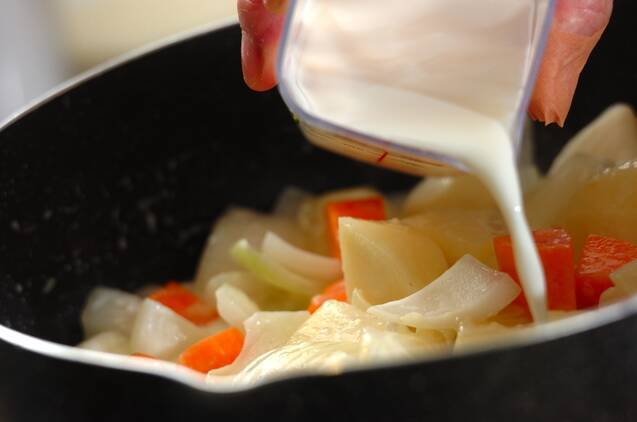 クリームシチューの作り方の手順5