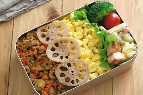 野菜たっぷりカレーそぼろ弁当♪