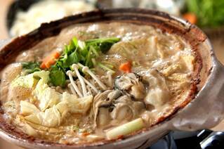 冬のごちそう！カキの土手鍋