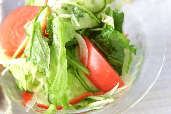 レタスとトマトのサラダ