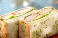 チキンのローズマリーソテーのサンドイッチ