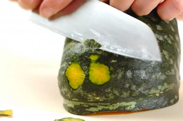 簡単!基本のカボチャの煮物の下準備1