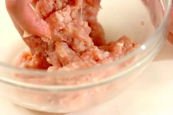 主役はキノコ！うまみたっぷりキノコ鍋の下準備1