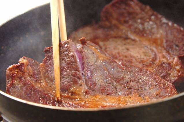 失敗しないステーキの焼き方 フライパンでプロの味 by 杉本 亜希子さんの作り方の手順4