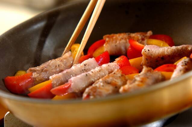 パプリカの豚巻き串の作り方の手順3