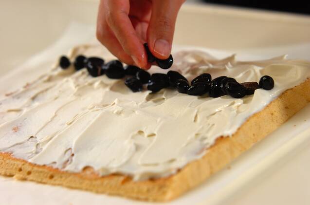 きな粉と黒豆のロールケーキの作り方の手順9