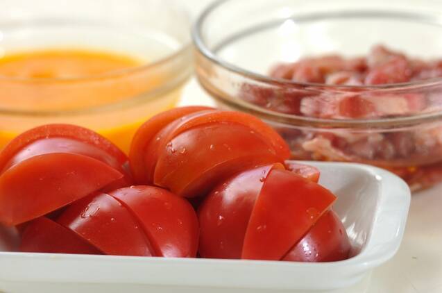 トマトと豚肉の卵炒めの作り方の手順1