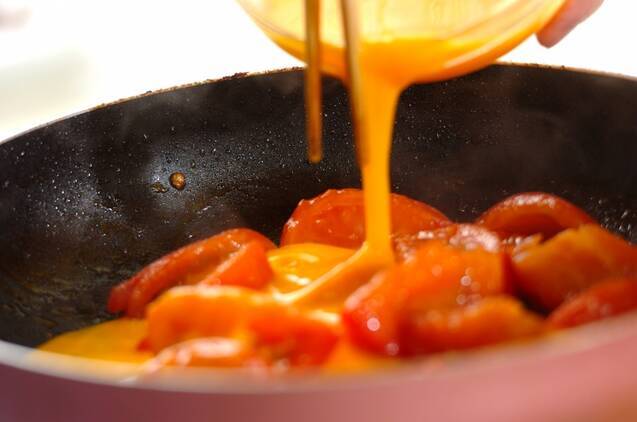 トマトと豚肉の卵炒めの作り方の手順4