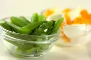 アスパラと卵のサラダの下準備1