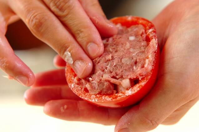 トマトの肉詰めの作り方の手順3