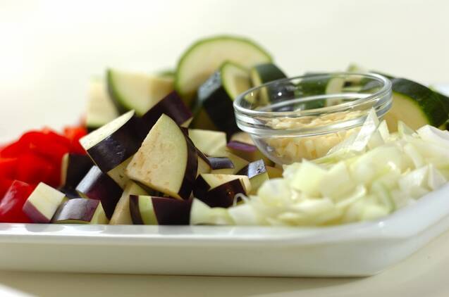 夏野菜のスピードカレーの作り方の手順1