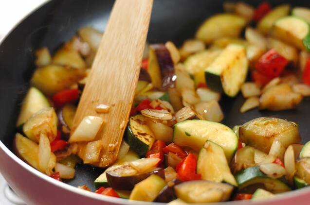 夏野菜のスピードカレーの作り方の手順3