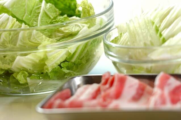 白菜と豚肉のレンジ蒸しの作り方の手順1
