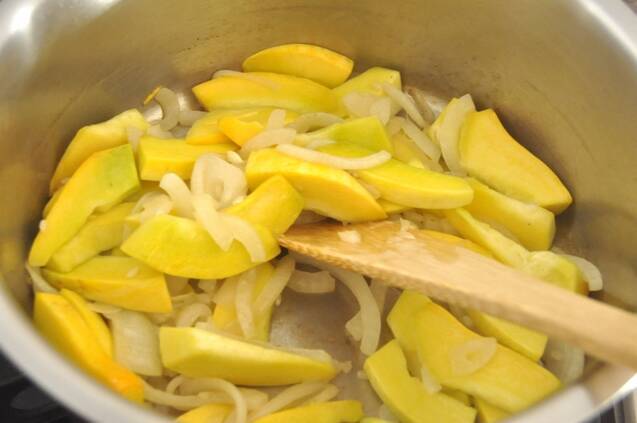 火を通して甘味UP！コリンキーのポタージュの作り方の手順3