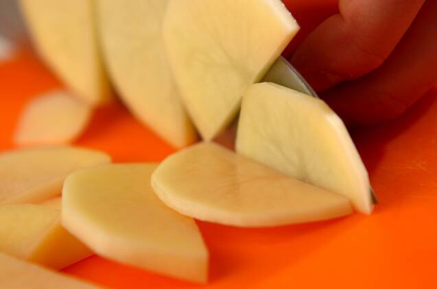 ジャガイモと菜の花の炒め物の作り方の手順1