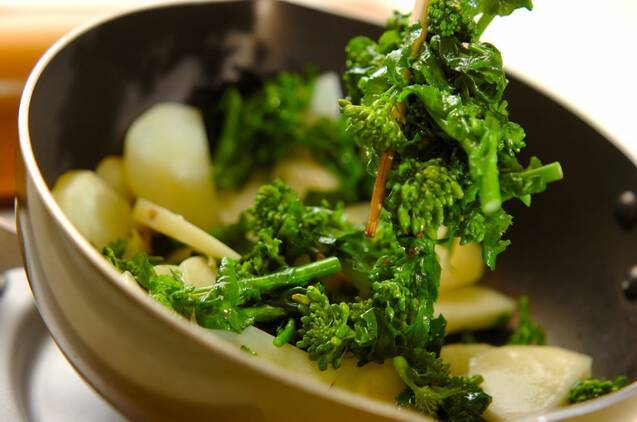 ジャガイモと菜の花の炒め物の作り方の手順4