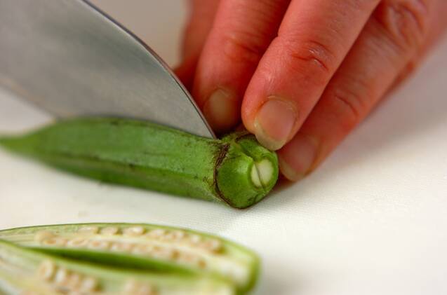 タコとオクラのラー油炒めの作り方の手順1