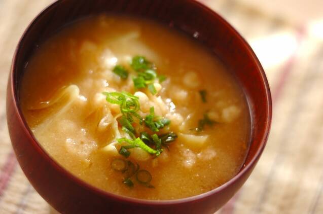 キャベツと天かすのみそ汁