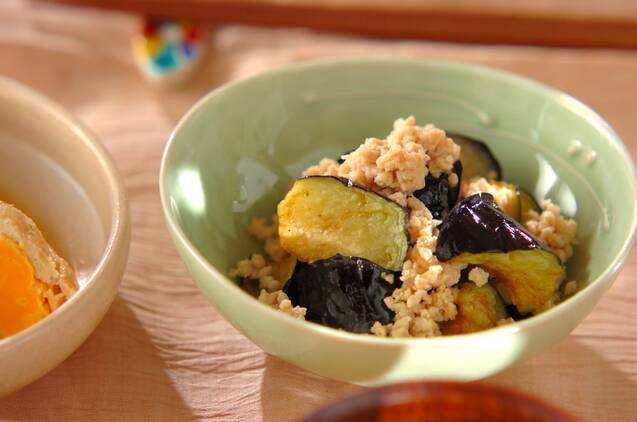 器に盛られた揚げなすのそぼろあん