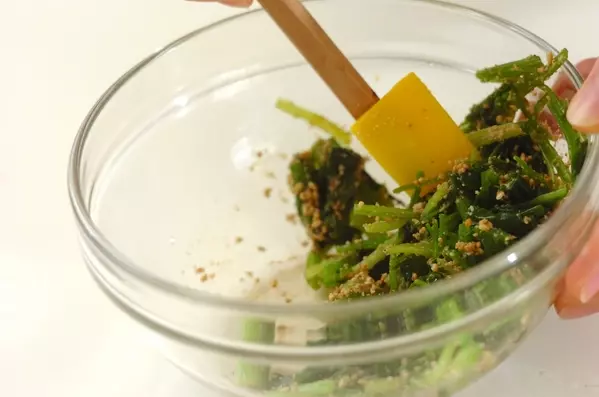 セリのゴマ和えの作り方1