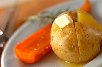 ジャガイモの香草ホイル焼き