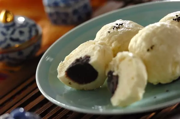 フライパンで作る!包まないふわふわゴマあんまん by 横田 真未さん