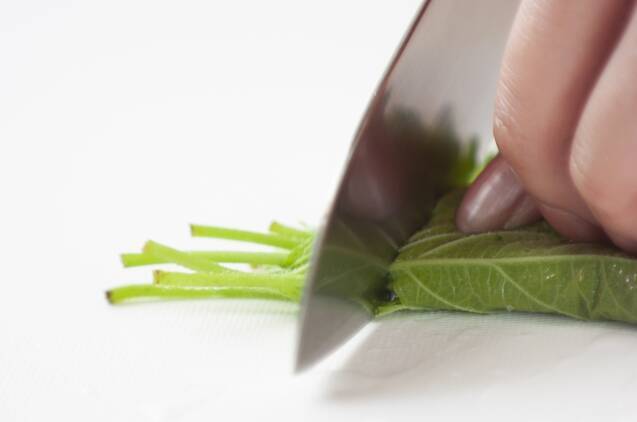 お弁当にもぴったり！具だくさん鶏つくねの作り方の手順1