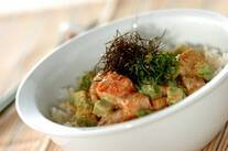 ワサビマヨソースで！サーモンアボカド丼