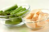 アスパラとタケノコの酢みそがけの下準備1
