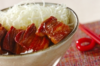 こってりコク旨！豚バラ丼