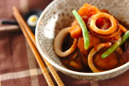 やわらかイカとほっくりジャガイモの煮物