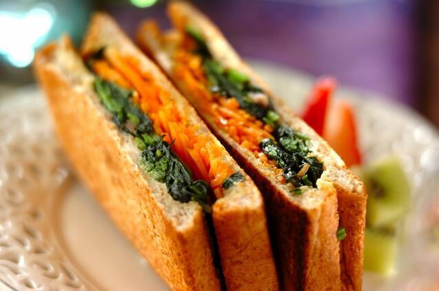 野菜たっぷりホットサンド