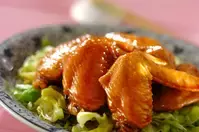 鶏手羽先と春キャベツの甘辛煮