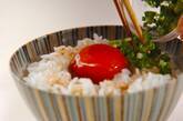 ご飯のお供に卵黄のしょうゆ漬けの作り方2
