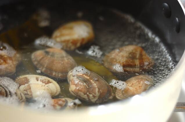 アサリと菜の花のお吸いものの作り方の手順2