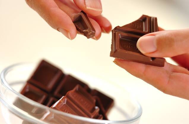 ゴマのチュイールチョコレートの作り方の手順1