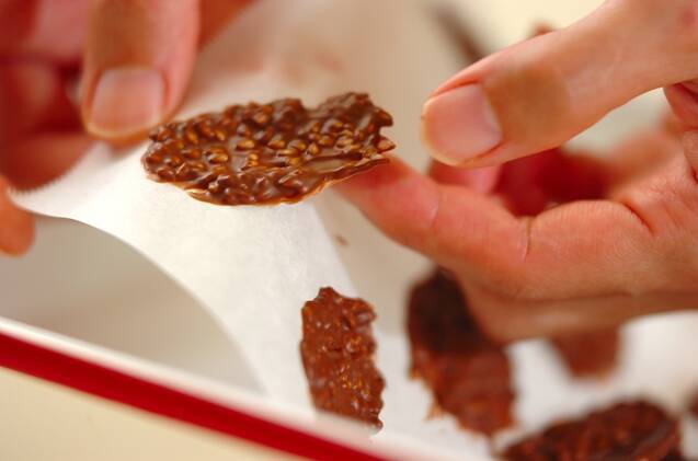 ゴマのチュイールチョコレートの作り方の手順4