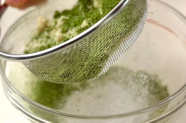 抹茶のポルボローネの下準備1